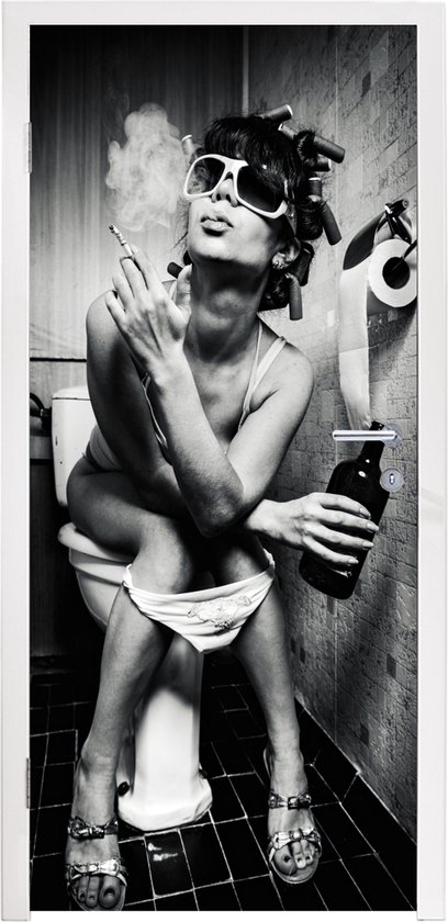 Deursticker Vrouw - Vintage - Krulspelden - Toilet - Sigaret - 85x215 cm - Deurposter