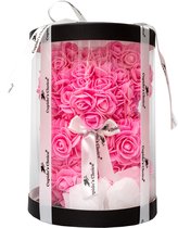 Cupido’s Choice ® Rozen beer in ronde doos met rozenblaadjes – Rozen teddybeer – Rose Bear - Valentijn – Rozenbeer - Roze