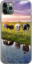 Geschikt voor iPhone 11 Pro Max hoesje - Koeien tijdens een zonsondergang - Siliconen Telefoonhoesje