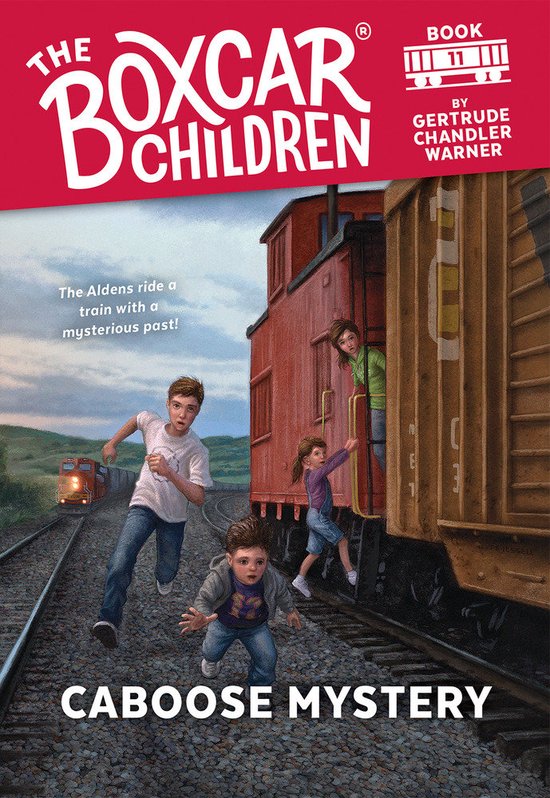 Boekcover van 'Caboose Mystery' met de Alden-kinderen die een trein uitrennen. Tekst: The Boxcar Children, Book 11, By Gertrude Chandler Warner, The Aldens ride a train with a mysterious past!, Caboose Mystery.