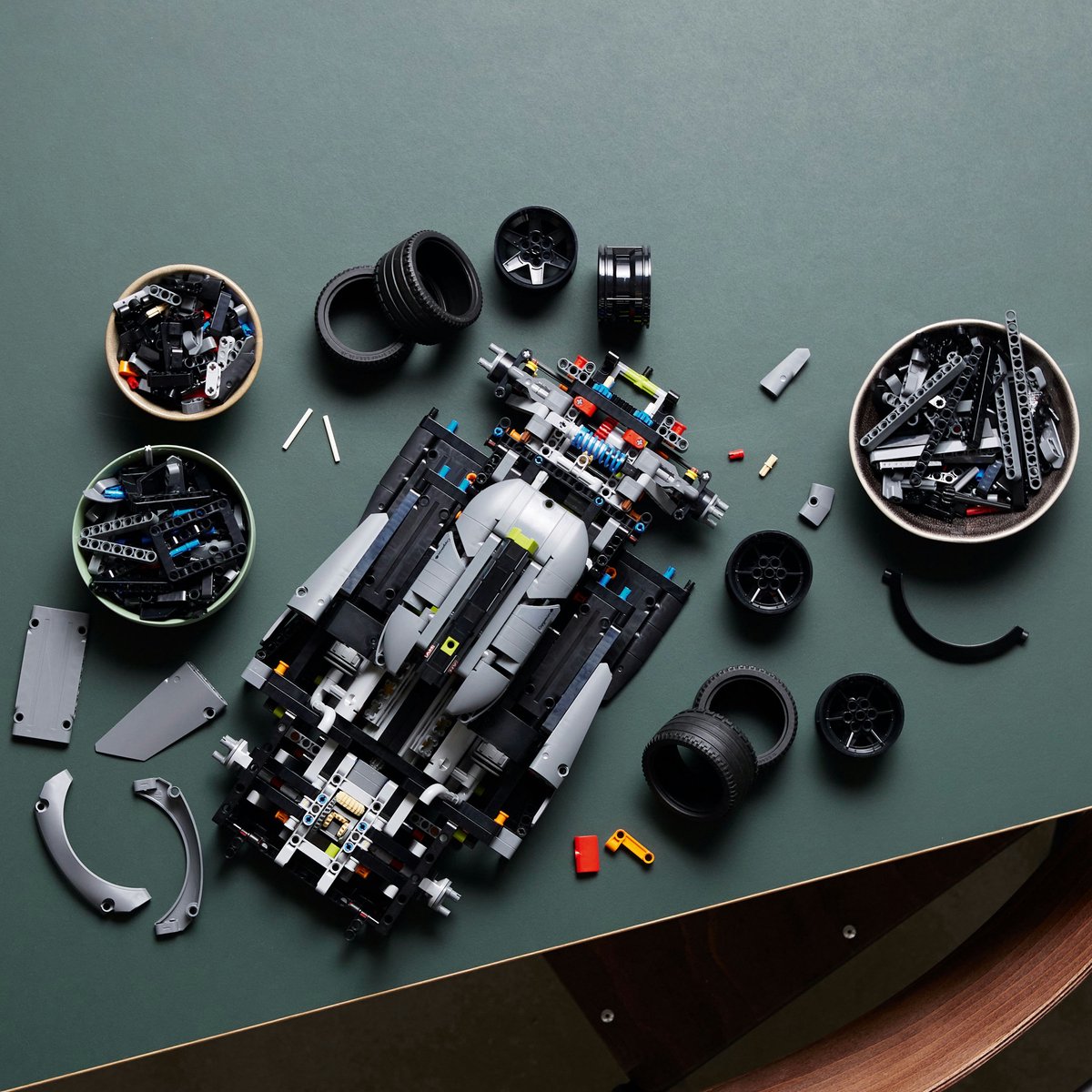 LEGO Technic PEUGEOT 9X8 24H Le Mans Hybrid Hypercar Modelauto Bouwpakket voor Volwassenen - 42156 – foto 2