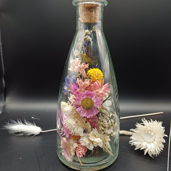 Droogbloemen in glazen vaas met kurk | Droogbloemen in glas | decoratie | droogbloemen in fles | boeket | bloemstuk | interieur | bloemen in glas | cadeau | woondecoratie | kleurrijk | voorjaar