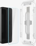 Un kit d'installation Spigen Glas.tR EZ Fit à côté d'un protecteur d'écran pour smartphone.