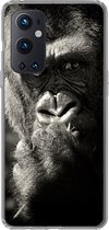 Geschikt voor OnePlus 9 Pro hoesje - Gorilla op zwarte achtergrond in zwart-wit - Siliconen Telefoonhoesje