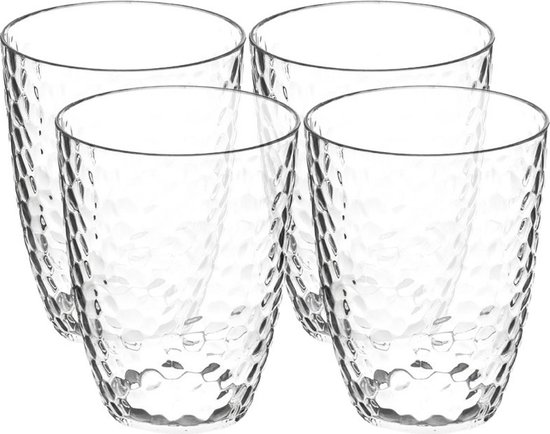 Vier lege glazen drinkglazen met een textuur van honingraatpatronen.