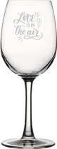 Gegraveerde witte wijnglas 36cl Love is in the air - valentijnsdag - valentijn