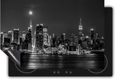 Chefcare Inductie Beschermer Verlichte Skyline van New York met Volle Maan - Zwart Wit - 78x52 cm - Afdekplaat Inductie - Kookplaat Beschermer - Inductie Mat