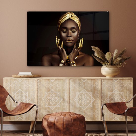 MuchoWow® Glasschilderij 120x80 cm - Schilderij acrylglas - Vrouw - Abstract - Goud - Portret - Foto op glas - Muurdecoratie woonkamer - Wanddecoratie slaapkamer - Schilderijen