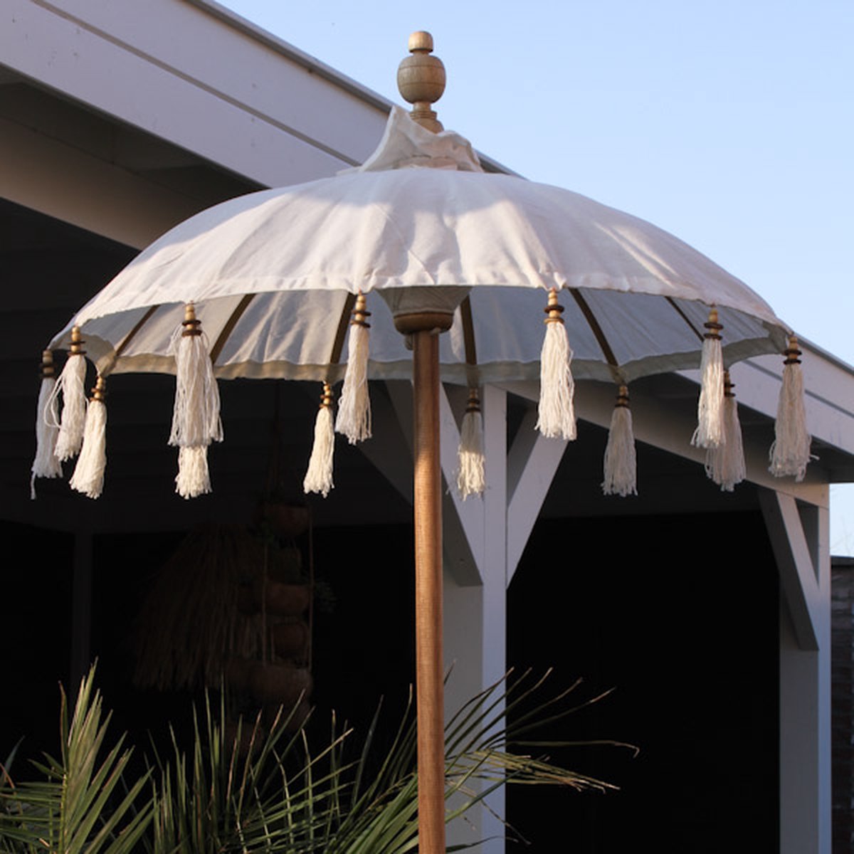 MigoStyling - Bali parasol - Hoog - Smal - Bruiloft - Ibiza - Feest - Kwastjes en Kralen - Dia 85/90 - Hoogte 220 cm