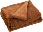 Bruine fleece deken, opgevouwen met de bruine, zachte voering zichtbaar.