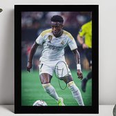 Vinicius Vini Junior Jr. Kunst - Gedrukte handtekening - 10 x 15 cm - In Klassiek Zwart Frame - Real Madrid - Voetbal - Ingelijste Handtekening - Braziliaans Elftal