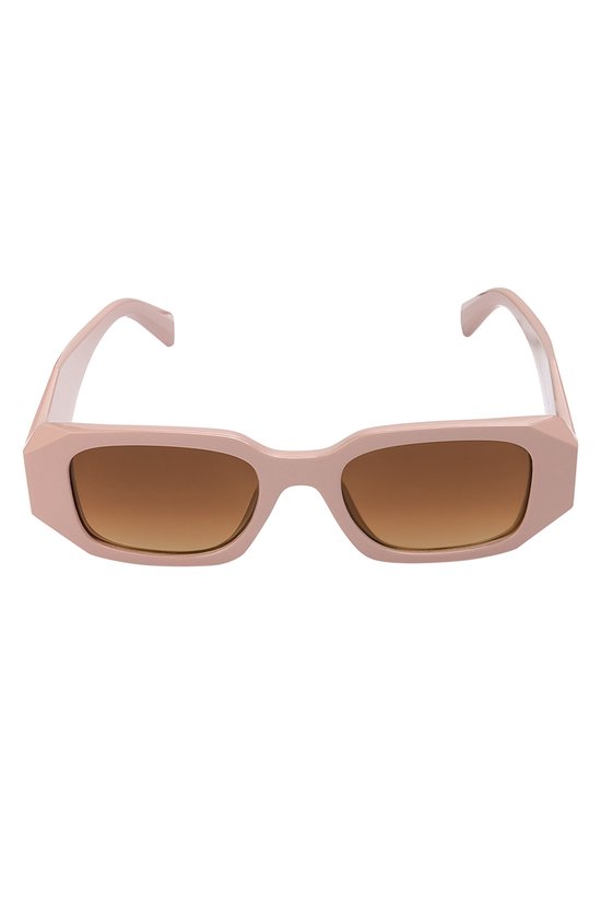 Look a like zonnebril met hoekjes - roze van Kruidvat — afbeelding 2