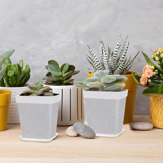 Kunststof bloempot met glazuurlook aanbieding bij Action