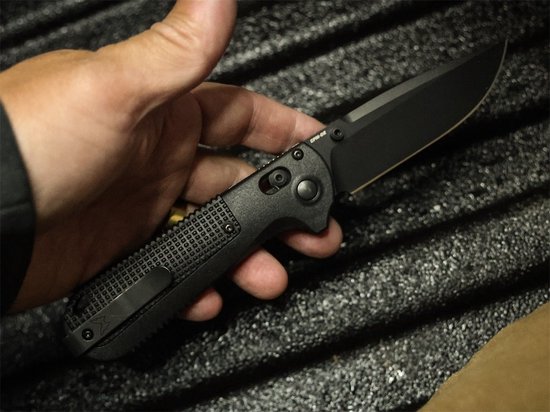 Couteau de poche Benchmade Redoute Noir PE