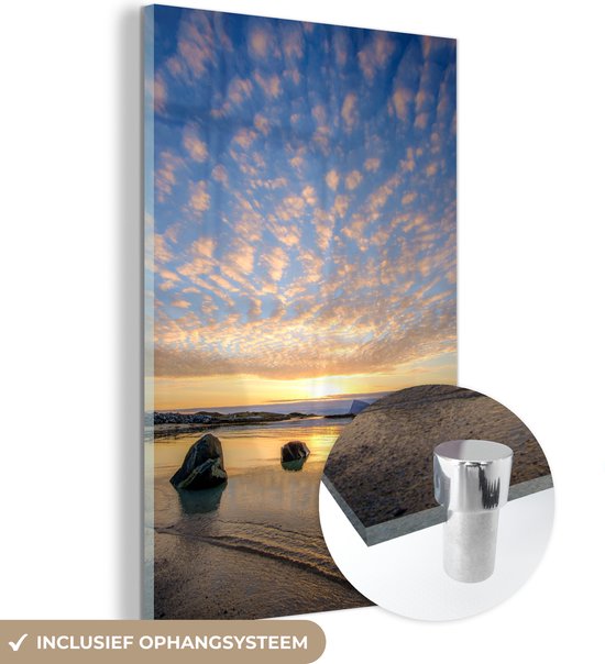 MuchoWow® Glasschilderij 40x60 cm - Schilderij acrylglas - Strand - Zon - Wolken - Foto op glas - Schilderijen
