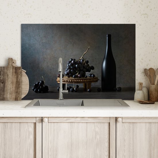 Spatscherm keuken 60x40 cm - Kookplaat achterwand Stilleven - Zwart - Fles - Druiven - Muurbeschermer - Spatwand fornuis - Hoogwaardig aluminium
