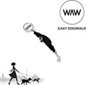 Zwarte schokdemper riem naast een illustratie van een vrouw met twee honden in Rome.