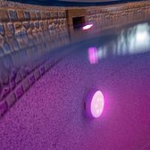 Gre LED pour blanc au- dessus de la piscine au sol et LEDRC bleu