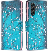 Blauw bloemen bloesem - book case hoesje - Telefoonhoesje geschikt voor Samsung Galaxy A55