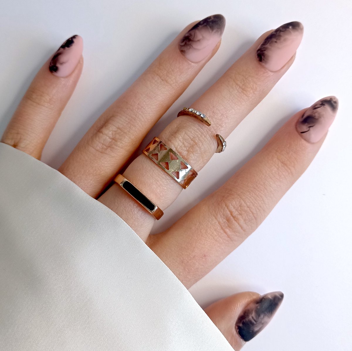 SD Press on Nails No. 32 Smoky Plaknagels met nagellijm Matte Set 20 Nagels Handmade Almond Kunstnagels Nail Art Nepnagels Nageltips Nails at home Nail Art Cosplay Accessoires