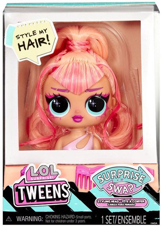 LOL Surprise Tweens stylinghoofd met lang, roze haar, donkere huid, grote ogen en roze top.