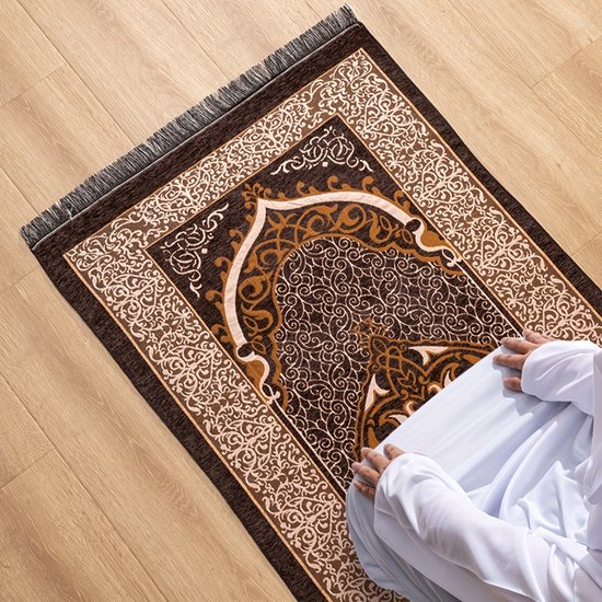 gebed mat kleur icoon. islamitische cultuur. tapijt. geïsoleerde gebed mat kleur icoon. islamitische cultuur. tapijt. geïsoleerde
