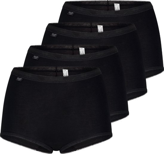 Vier zwarte Sloggi Maxi slips, met kanten bies aan de tailleband. Van voren gezien.