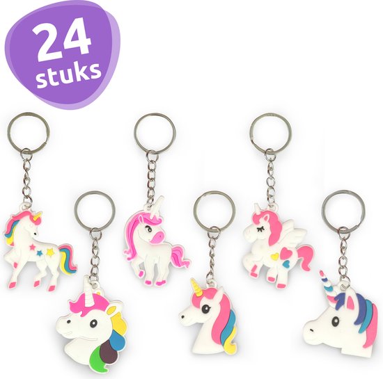 Zes verschillende witte eenhoorn sleutelhangers met gekleurde manen, verpakt in een paarse cirkel met '24 stuks'.