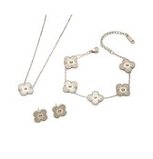 Zilverkleurige sieraden set (armband, oorbellen en ketting) - chique en tijdloos design - trendy - juweel