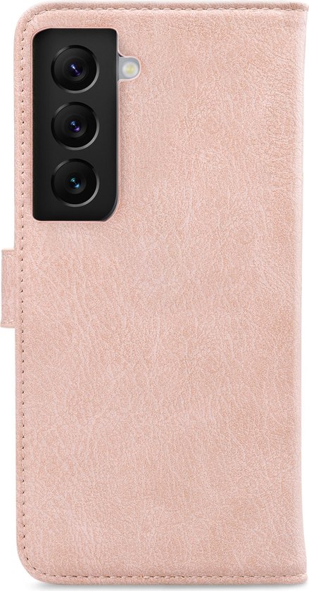 Étui de téléphone rose fermé, avec le trou de l'appareil photo à l'arrière.