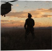 WallClassics - Acrylglas - Opstijgende Militair Transportvliegtuig - 50x50 cm Foto op Acrylglas (Met Ophangsysteem)