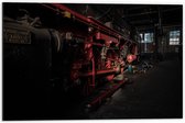 WallClassics - Dibond - Locomotief zwart met rood - 60x40 cm Foto op Aluminium (Met Ophangsysteem)