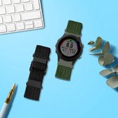 kwmobile Horlogebandjes geschikt voor Garmin Forerunner 935 / 945 / 745 - 2 x Nylon Smartwatch bandje in zwart / groen.