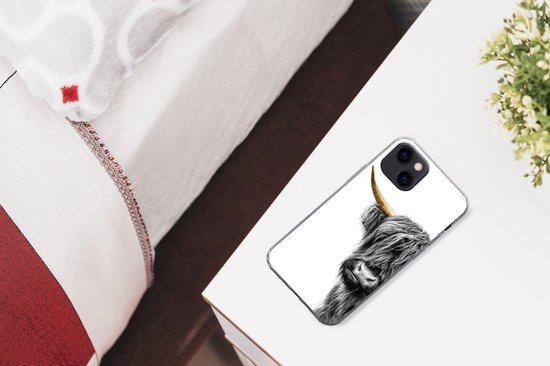 Telefoonhoesje Geschikt voor iPhone 13 hoesje - Schotse hooglander - Dieren - Black and gold - Siliconen Telefoonhoesje Telefoonhoesje