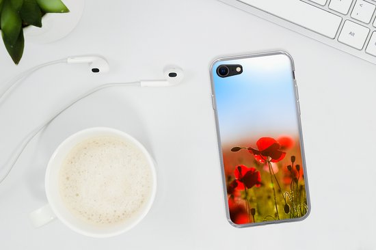 iPhone 7 - Coquelicots sous un ciel bleu clair. - Étui de téléphone en Siliconen