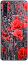 Geschikt voor Samsung Galaxy A50 hoesje - Rode Klaprozen in een zwart wit afbeelding - Siliconen Telefoonhoesje