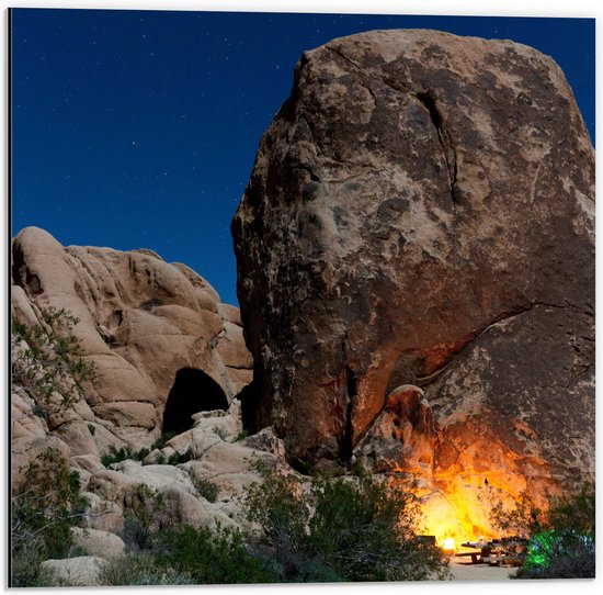 Dibond - Grote Rots in de Nacht - Californië - 50x50 cm Foto op Aluminium (Met Ophangsysteem)