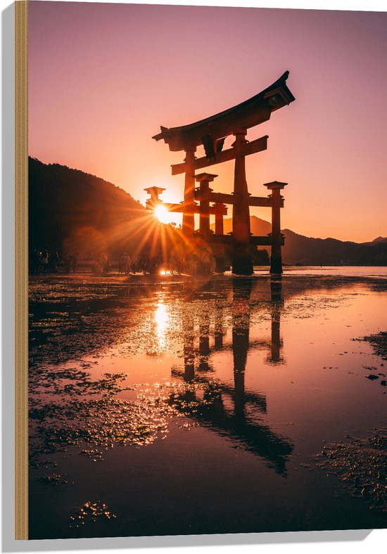 Hout - Ondergaande Zon - Itsukushima Shrine Japan - 50x75 cm - 9 mm dik - Foto op Hout (Met Ophangsysteem)