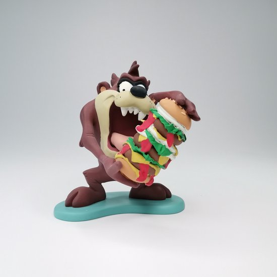 Looney Tunes, Statue, Figurine Taz holding burger. Beeld Tazmania met hamburger 14cm.