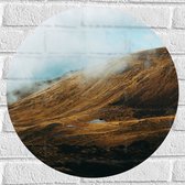 Muursticker Cirkel - Bergen Verdwijnen in Wolken - 50x50 cm Foto op Muursticker