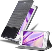 Cadorabo Hoesje geschikt voor Samsung Galaxy J1 2015 in GRIJS ZWART - Beschermhoes met magnetische sluiting, standfunctie en kaartvakje Book Case Cover Etui