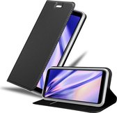 Cadorabo Hoesje geschikt voor Samsung Galaxy A7 2018 in CLASSY ZWART - Beschermhoes met magnetische sluiting, standfunctie en kaartvakje Book Case Cover Etui