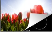 KitchenYeah® Inductie beschermer 77x51 cm - Een veld vol met rode tulpen - Kookplaataccessoires - Afdekplaat voor kookplaat - Inductiebeschermer - Inductiemat - Inductieplaat mat