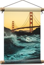 WallClassics - Textielposter - Wilde Zee bij Golden Gate Bridge in San Francisco - 30x40 cm Foto op Textiel