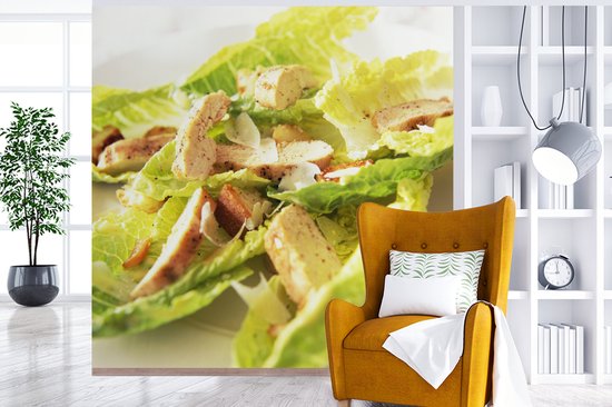 Behang - Fotobehang Close-up van een kip caesar salade - Breedte 240 cm x hoogte 240 cm