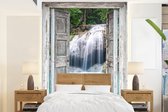 Behang - Fotobehang Doorkijk - Waterval - Natuur - Landschap - Breedte 190 cm x hoogte 260 cm