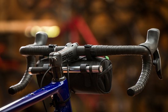 Miss Grape Handlebar bag Moon Commuting Black | bol