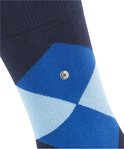 Blauwe sok met ruitpatroon en een klein zilverkleurig logo op de zijkant.