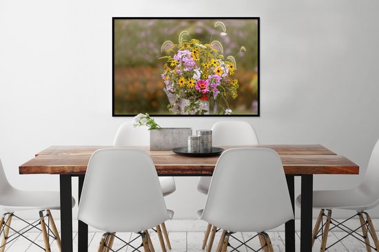 Cadre photo - Ancien arrosoir rempli de fleurs Cadre photo noir sans passe-partout 120x80 cm - Affiche sous cadre (Décoration murale salon / chambre)