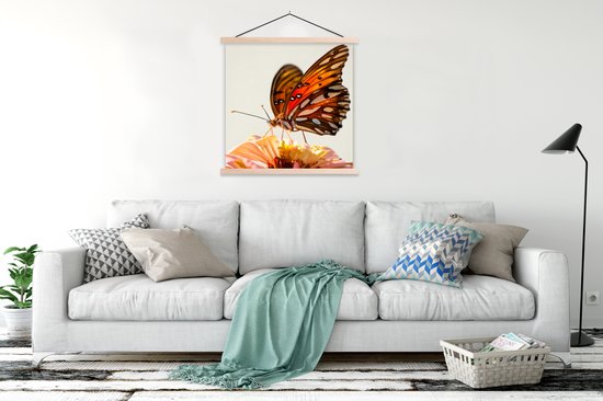 Posterhanger incl. Poster 120x120 cm - Schoolplaat - Vlinder - Oranje - Bloem - Insecten - Textielposter - Blanke latten